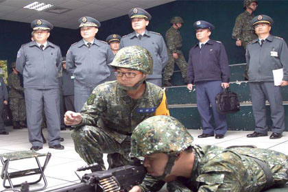 副部長鄭上將視導彰化後備旅訓練整備