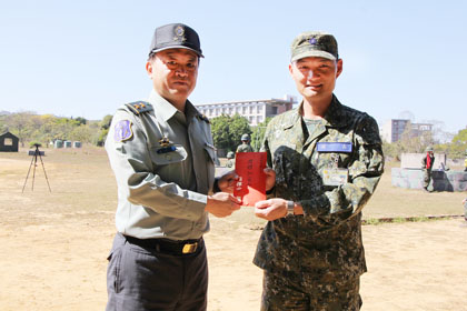 指揮官姜中將視導「中區常備兵役軍事訓練」期末鑑測
