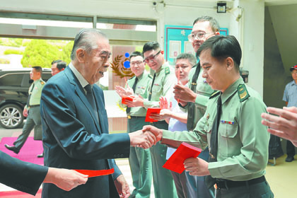 軍人之友社榮譽理事長端節慰問