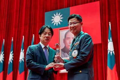 表彰典範 榮耀九三 軍人節暨全民國防教育日表揚大會