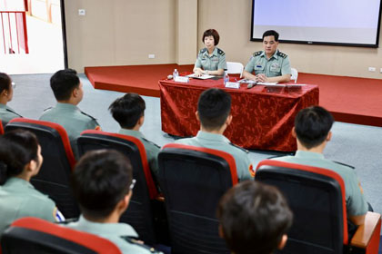 指揮官俞中將主持初官精神講話