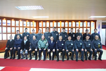 軍人之友社理事長李棟樑率敬軍團與軍墓組全體同仁合影