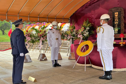 副參謀總長執行官鄭上將主持民國111年秋祭典禮 