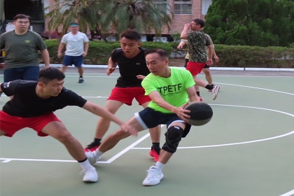 梅指揮官與彰化憲兵隊籃球友誼賽