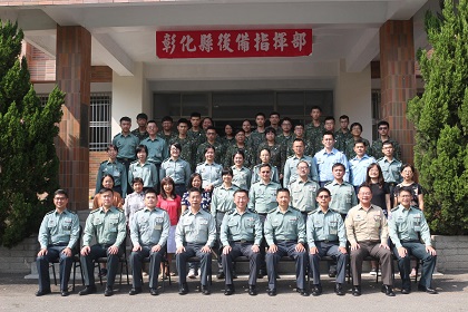 指揮官劉中將履新視導與部內同仁合影