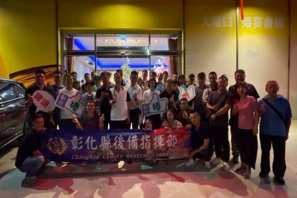 彰化縣後備指揮部秋節軍民聯歡晚會梅指揮官與全體官兵合影