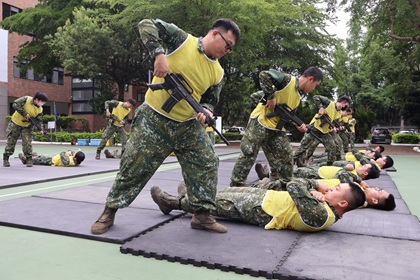 彰化縣後備指揮部實施體能戰技測驗