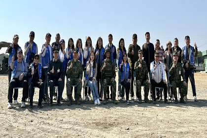 彰化縣敬軍顧問團前往北岸27砲陣地實施敬軍慰問合影 彰化縣敬軍顧問團前往北岸27砲陣地實施敬軍慰問合影