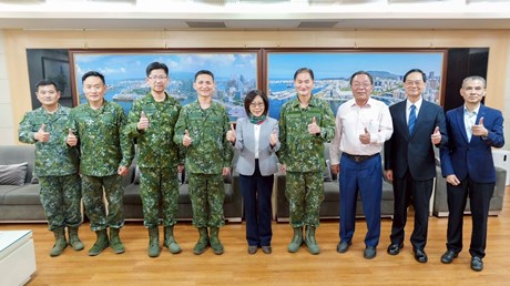 八軍團指揮官協同南區指揮官及高雄市指揮官拜會高雄市康議長