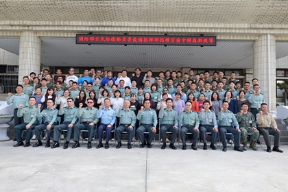 後備指揮部指揮官俞中將與官兵同仁大合照