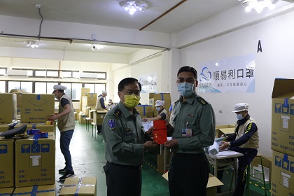 指揮官姜中將慰問順易利口罩廠3