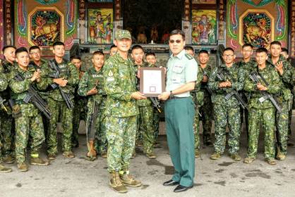 指揮官洪育奇上校慰問戰術行軍特戰官兵