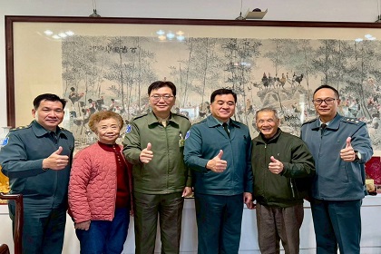 後備指揮部指揮官俞中將拜會南投縣新文藝學會李轂摩老師