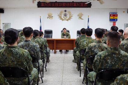 中部地區後備指揮部參謀長張上校蒞部實施秋節前軍法紀宣教