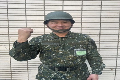 備役士官長郭弘舜加油