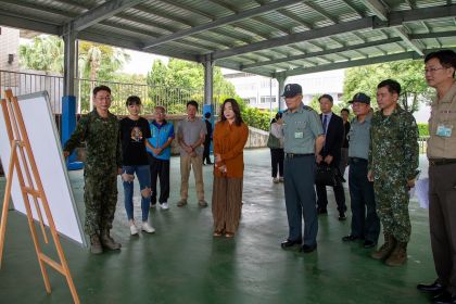 綜合科長針對明德營區職場互助教保服務中心實施報告