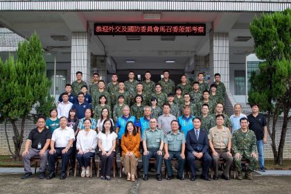 立法委員及外交國防委員馬召委蒞部考察並與同仁合影