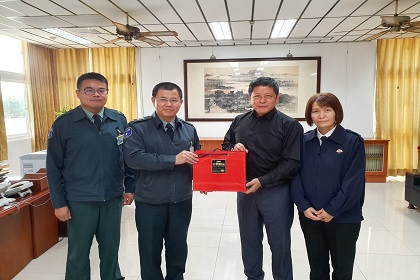 指揮部吳上校拜會馬公高中丁志昱校長