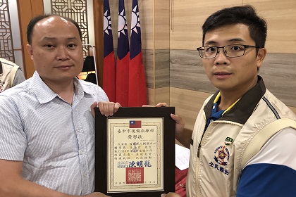 政戰處長李中校列席指導臺中市大安區後備軍人輔導中心114年第1次組長會報頒發績優幹部榮譽狀