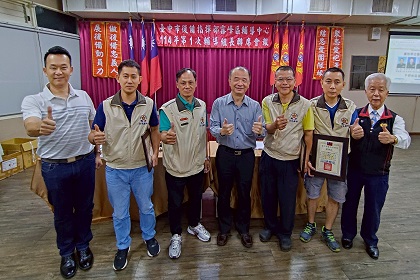 後備指揮部政戰主任胡少將列席指導臺中市霧峰區後備軍人輔導中心114年第1次組長會報與績優幹部合影留念