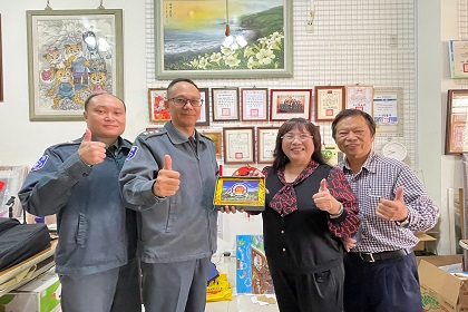 中部地區後備指揮部政戰主任拜會藝文學會郭美珠老師，恭賀榮獲國軍第59屆文藝金像美術類國畫項優選獎。