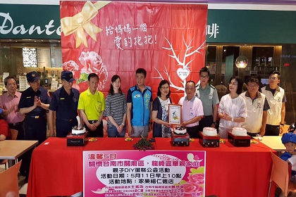 臺南後備委顧團於仁德家樂福公益活動合影2
