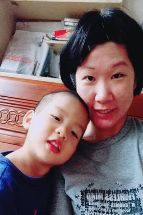 鄭紫岑少尉與兒子合影