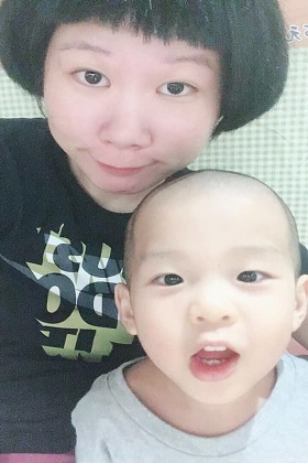 鄭紫岑少尉與兒子合影2