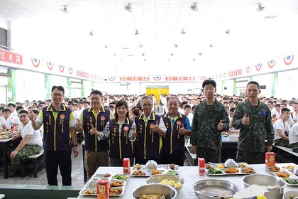臺南市委顧團與指揮官及全體教召員合影