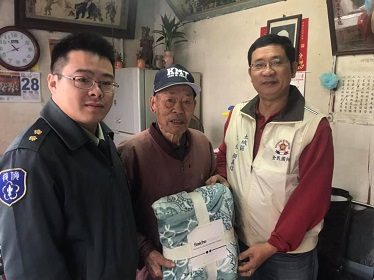 政戰處長慰問獨居榮民