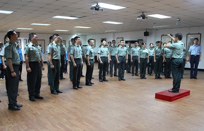 全體同仁日前於介壽營區接受北區後備指揮部軍歌驗收