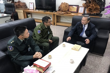 123邱指揮官偕同後服科長譚中校拜會宜蘭縣議會議長張建榮先生
