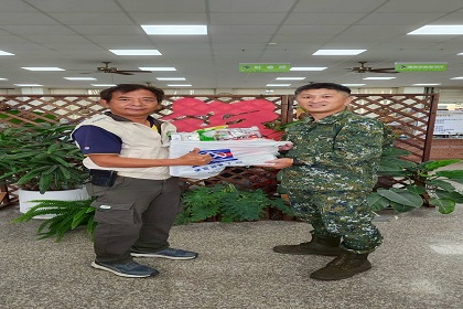 後服幹部慰問進駐公所官兵