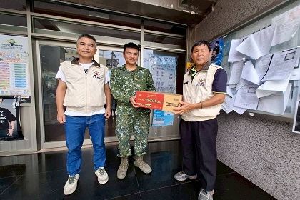 後服幹部慰問進駐公所官兵